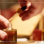 金黃色的色澤，襯托在溫暖的光源下更顯飽滿，滴滴濃醇，轉(zhuǎn)開瓶蓋迎來滿滿香氣，徜徉在田野、芳草、泥土與鄉(xiāng)間。