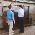 呼應(yīng)園區(qū)既有空間記憶，獨(dú)家設(shè)計(jì)3座不鏽鋼造型貓剪影。