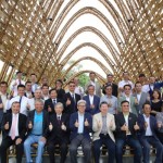 竹跡館入圍有建築界奧斯卡之稱的「WAF世界建築獎」，市府團(tuán)隊(duì)合影。（記者張軒哲攝）