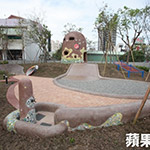 一樓戶外由日籍大師設(shè)計(jì)，遊樂場(chǎng)結(jié)合藝術(shù)及在地特色。
