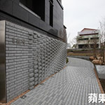 二進(jìn)式的入口，有「明暗牆」設(shè)計(jì)