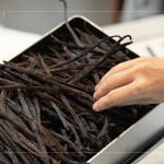 香草莢用途廣泛，能為各種食材增添豐富的風(fēng)味和香氣，如香草鹽、香草糖、天然香草精、冰淇淋、手工布丁…等。