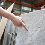 不規(guī)則的紋路代表著大自然的痕跡，也是石材獨(dú)一無(wú)二的特色，使石材在設(shè)計(jì)與裝修中展現(xiàn)獨(dú)特的美感，兼具功能與藝術(shù)價(jià)值。