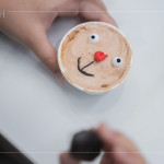 透過簡單的配件與顏色，跟著Connie老師的步驟，組裝出充滿童趣的杯子蛋糕，猜猜看最後成品是什麼呢?