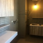 工作陽(yáng)臺(tái)的貼心設(shè)計(jì)，增加了基本的收納需求外，特別施做了隔柵天花板巧妙掩飾繁雜的管線，讓妳做家事的時(shí)候，心情也跟著放鬆起來(lái)！