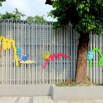 一起踏上這一座座充滿未知的奇幻山丘，一段冒險旅程就要展開，臺灣特有長鬃山羊、藍(lán)腹鷴、梅花鹿…各種小動物們，等著您一探究竟！(圖為成功國小後門右側(cè))