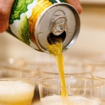 炎炎夏日就是要來杯消暑良品，新業(yè)品味食光－《臺(tái)味精釀沙龍》嚴(yán)選百花齊放的臺(tái)灣精釀好滋味。