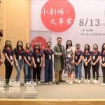 會後，馮翊綱老師與工作人員們一同合影，紀念這場令人難忘的精彩演說。