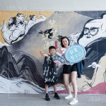 等待進(jìn)場的時間裡，與家人共同合影留念，記錄下這美好的時刻。