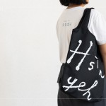 入場前，致上新業(yè)客製環(huán)保購物袋，實(shí)用又美觀的設(shè)計，共享環(huán)保，輕鬆袋著走。