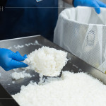 米飯使用「新業(yè)一畝田」-認(rèn)養(yǎng)霧峰小農(nóng)的無毒香米，將這份來自田間的祝福，化為餐桌上溫暖的陪伴，成為善的循環(huán)。