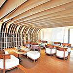 2樓閱覽室、輕食區(qū)皆設(shè)計(jì)曲面天花板，象徵林中之樹(shù)。