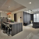 垂墜感的吊燈為整體空間注入一股熱情，溫煦而不熾熱，高雅而獨(dú)具品味，如妳低調(diào)沉穩(wěn)的個(gè)性